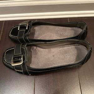 Aerosoles Black Square Toe Flats with Buckle Detail - Size 7.5